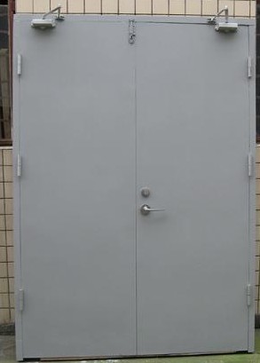 木質(zhì)防火門(mén)油漆.jpg